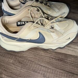 Nike Women's Sneakers in Cream and Blue